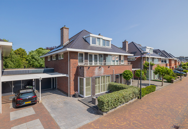 2 onder een kap woning met poort